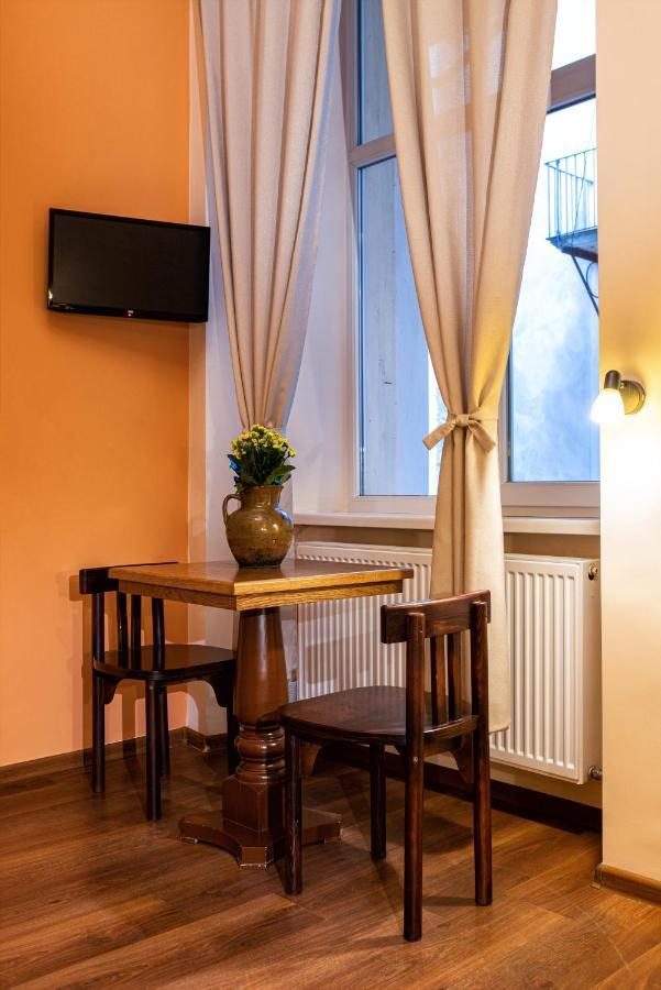 Post House Rooms Lviv Buitenkant foto